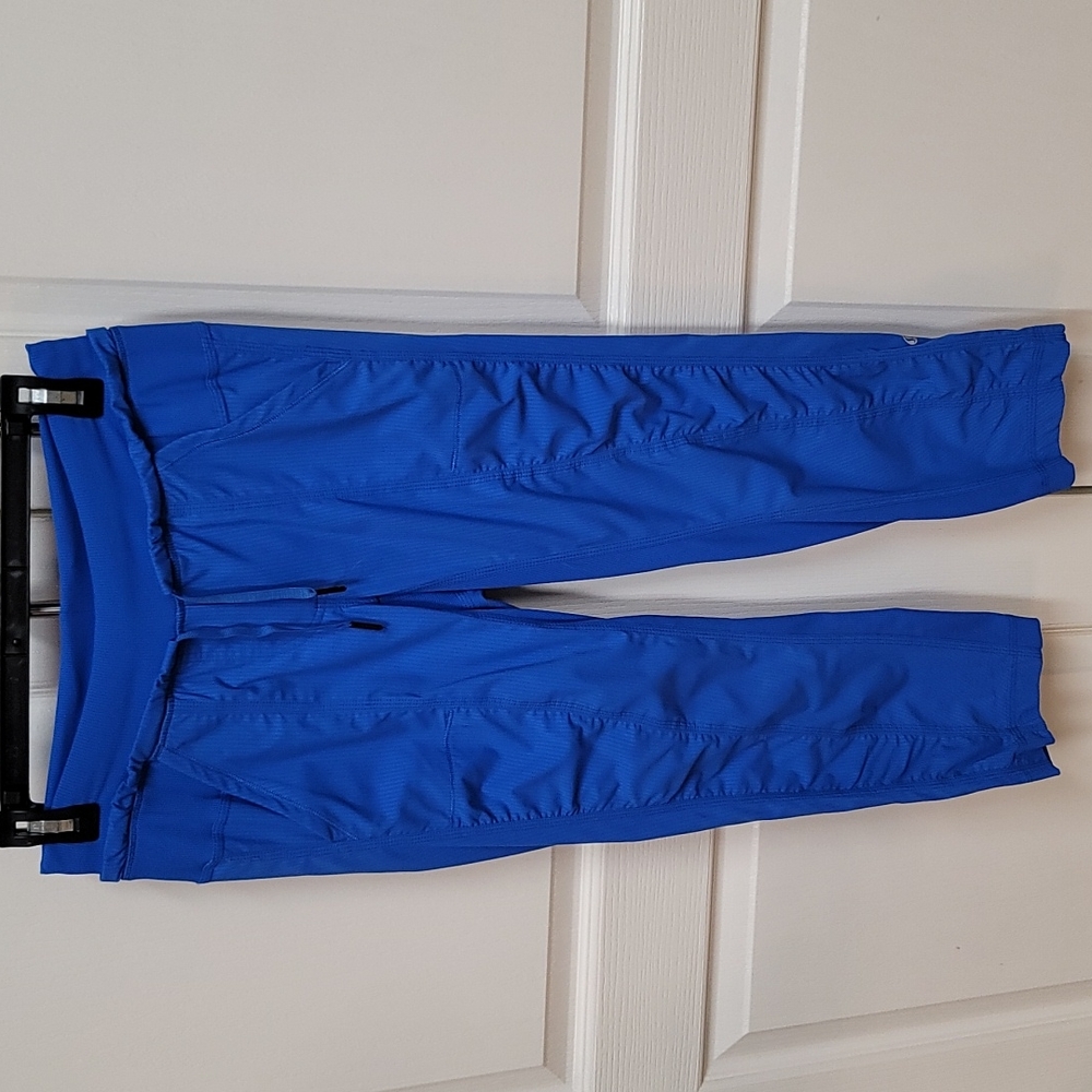 Lululemon royal blue size 4 Capri athletic pant
